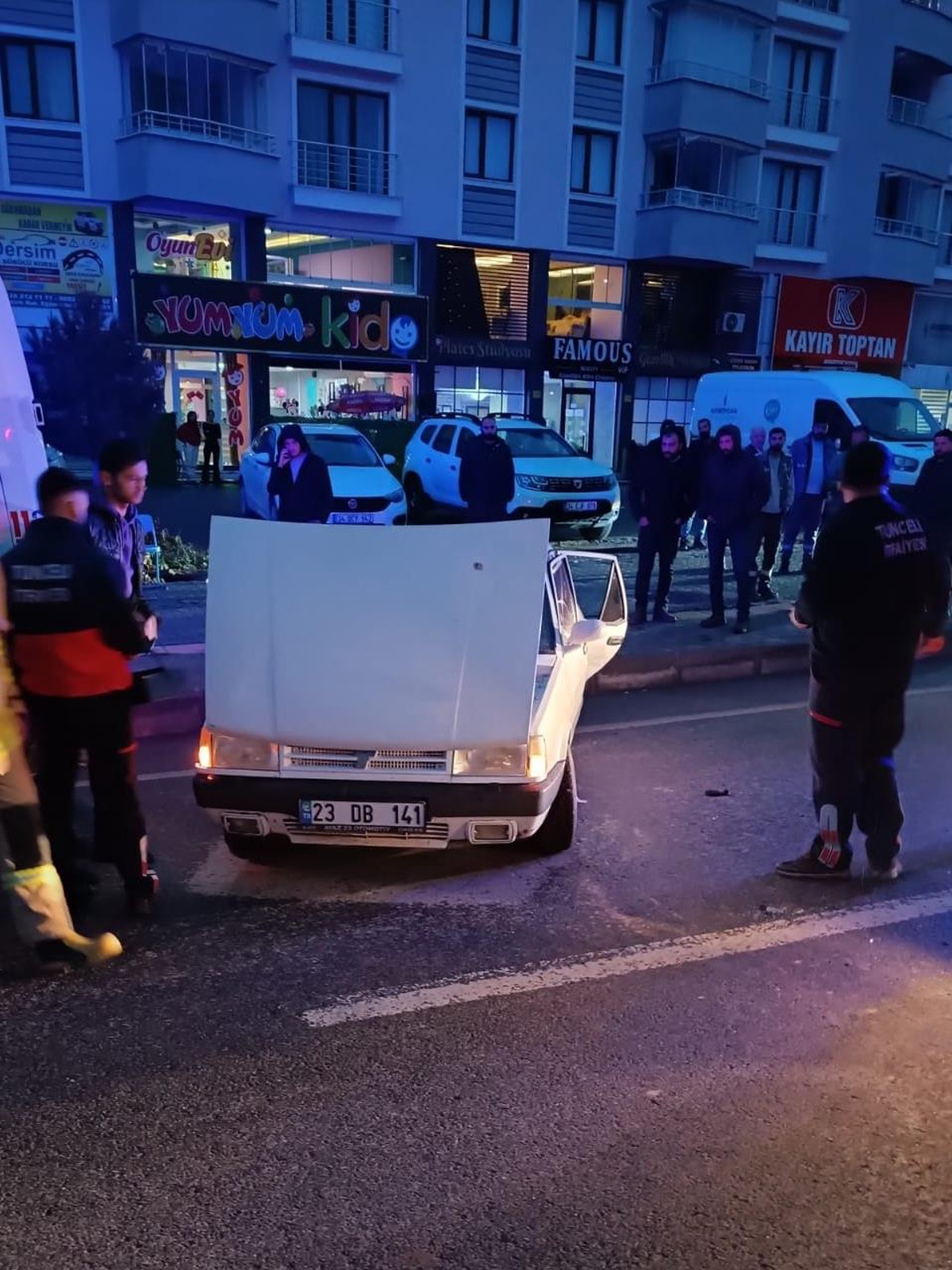 Tunceli\'de iki otomobilin çarpışması sonucu 4 kişi yaralandı