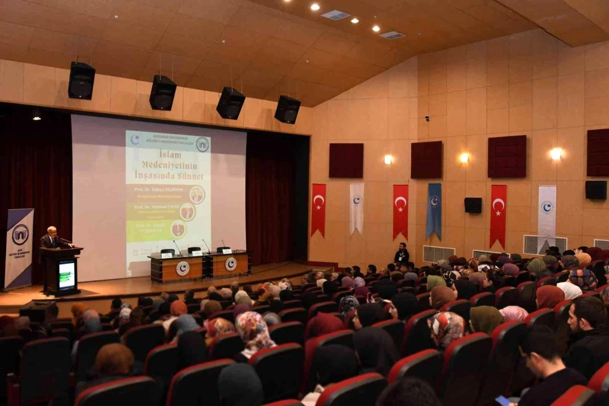 Üniversitede, "İslam medeniyetinin inşasında sünnet" paneli düzenlendi