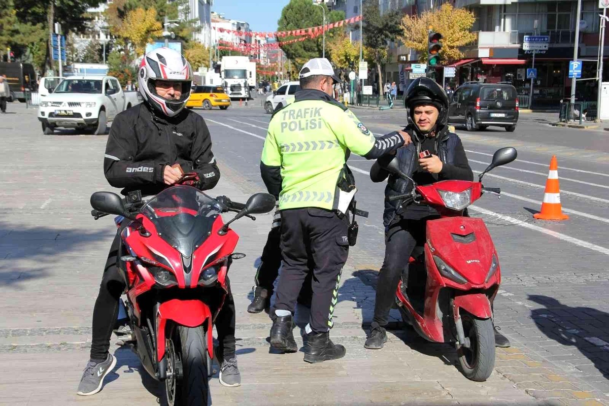 Uşak\'ta 945 sürücüye para cezası kesildi
