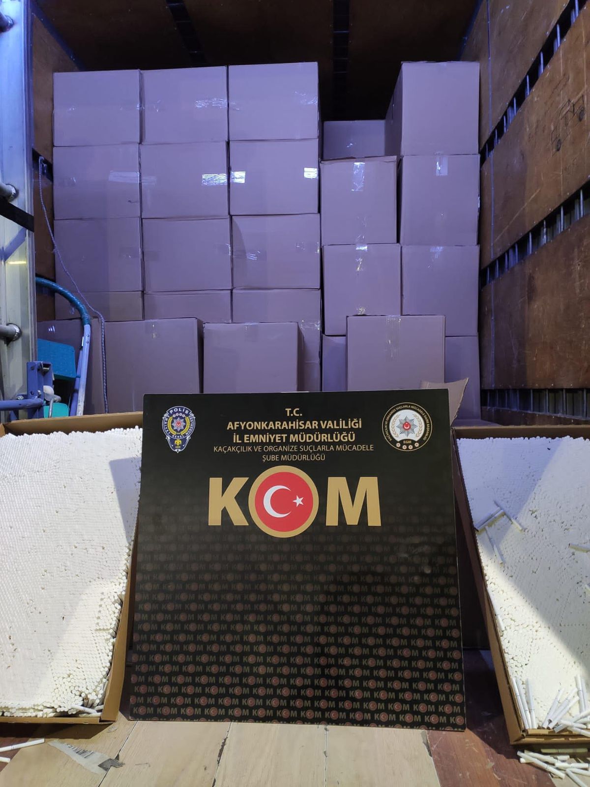 Afyonkarahisar\'da 3 milyon 700 bin kaçak sigara ele geçirildi
