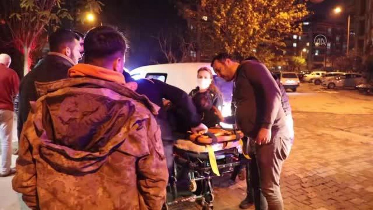 Ağaca çarpan çöp kamyonunun sürücü yaralandı