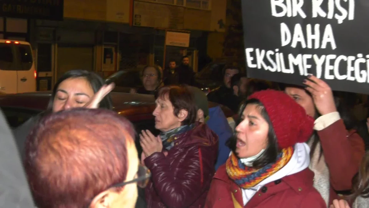 Ankaralı Kadınlar, Çankaya\'da Bir Kadının Silahlı Saldırıya Uğramasını Protesto Etti: "Pelin\'in Verdiği Yaşam Mücadelesi Hepimizin Mücadelesidir.