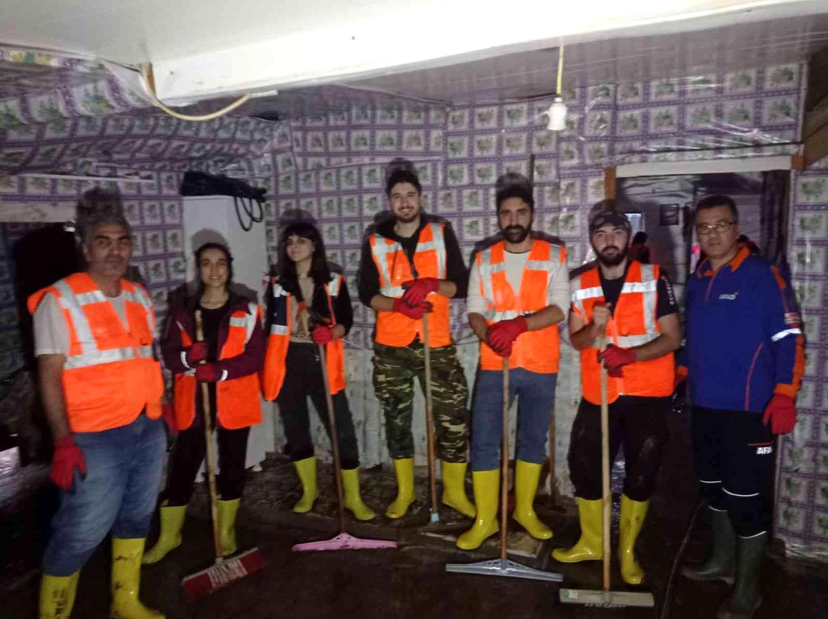 Antalya\'daki sel felaketine, Aydın\'daki gönüllülerden yardım eli