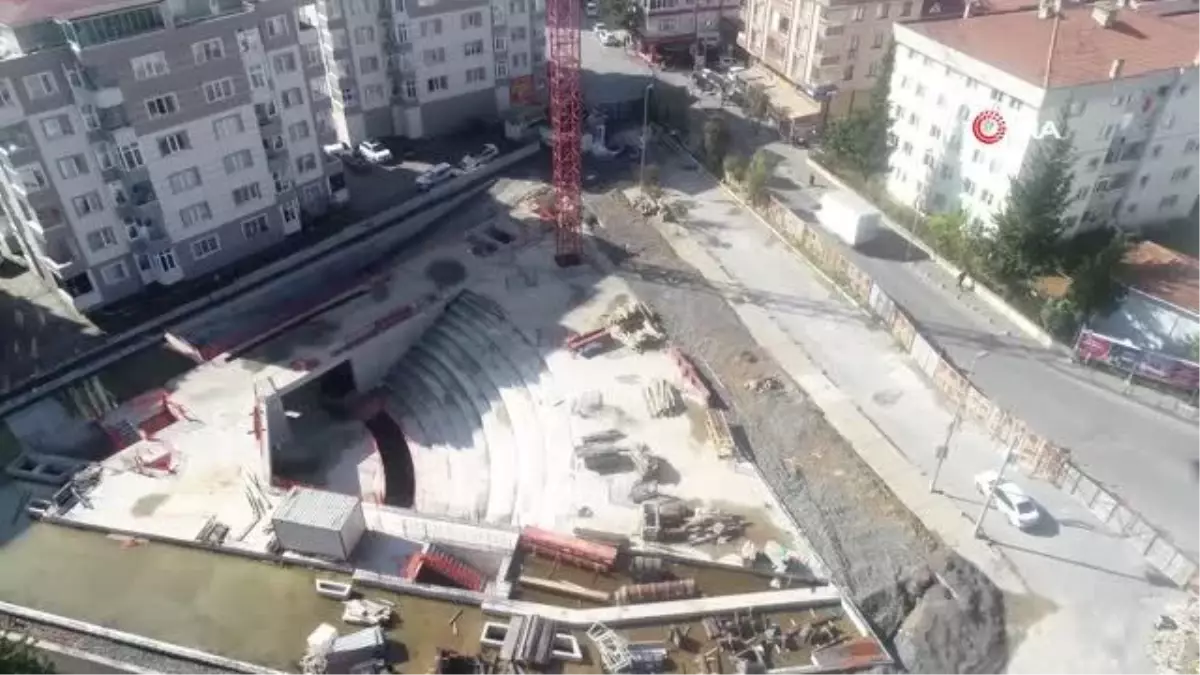 Başkan Ahmet Poyraz, İBB Meclisi oturumunda İmamoğlu ve CHP\'li meclis üyelerine sorular yöneltti