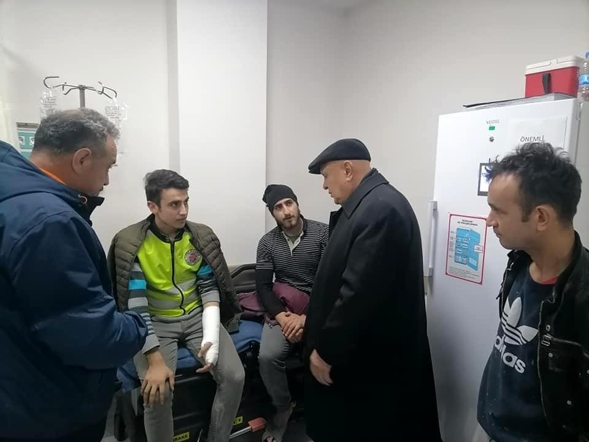 Başkan Pekmezci, yaralı işçileri hastanede ziyaret etti