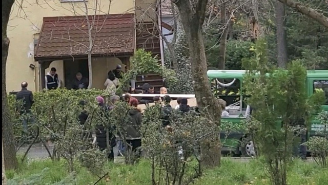 Beşiktaş'ta alkollü doğum günü partisi faciayla bitti: Reklam yazarı genç ölü bulundu Beşiktaş'ta alkollü doğum günü partisi faciayla bitti: Reklam yazarı genç ölü bulundu
