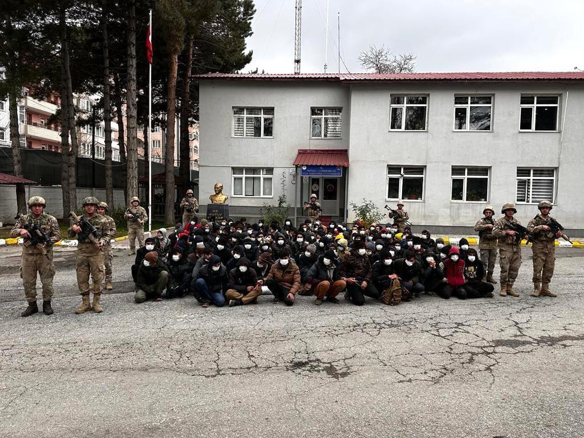 Bitlis\'te 130 düzensiz göçmen yakalandı