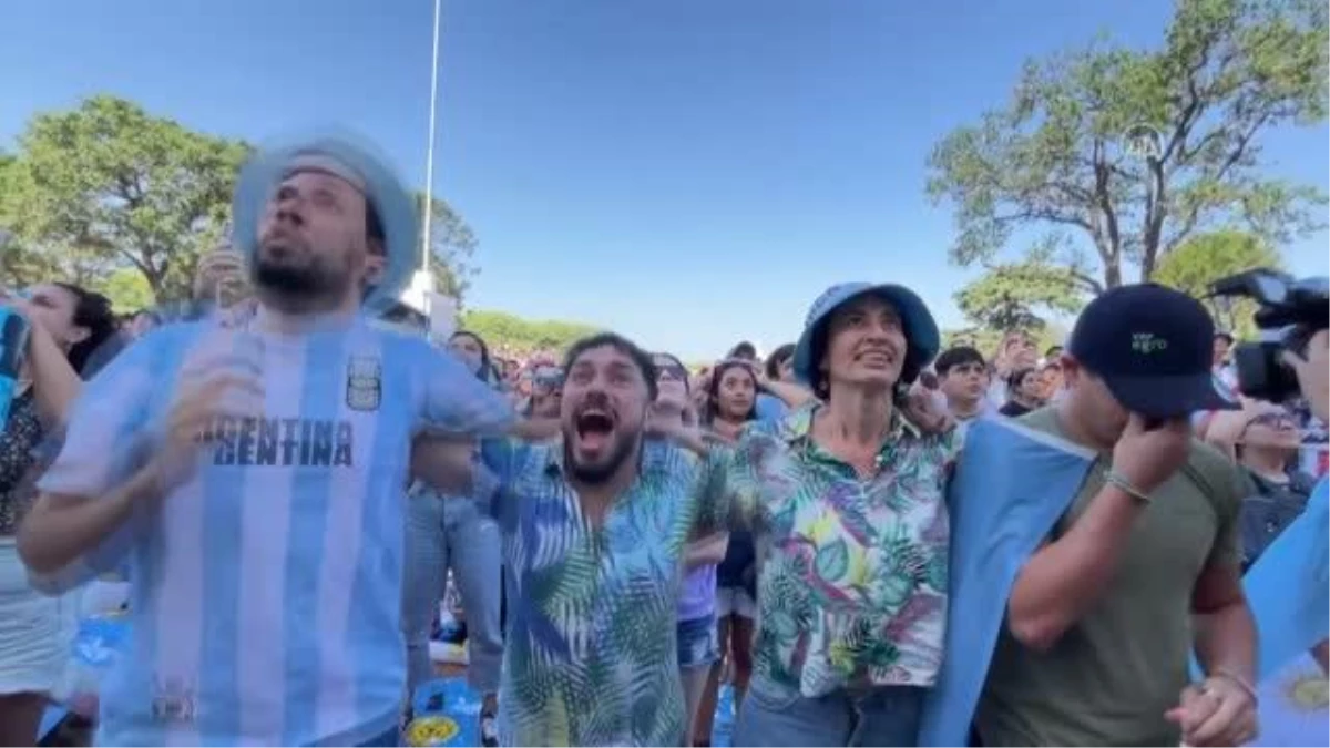 BUENOS AİRES - Arjantinli taraftarların gol sevinci kameralara yansıdı