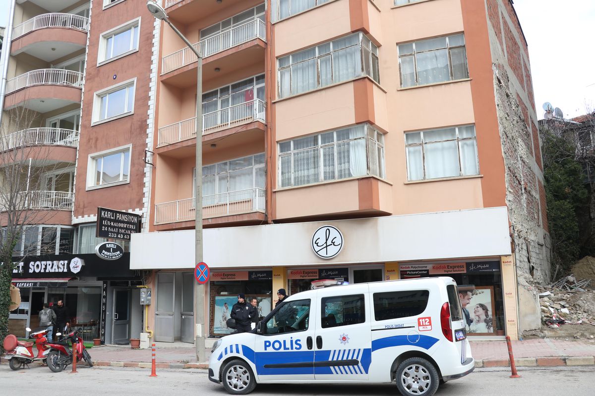 Burdur\'da bir pansiyonun müşterisi odasında ölü bulundu