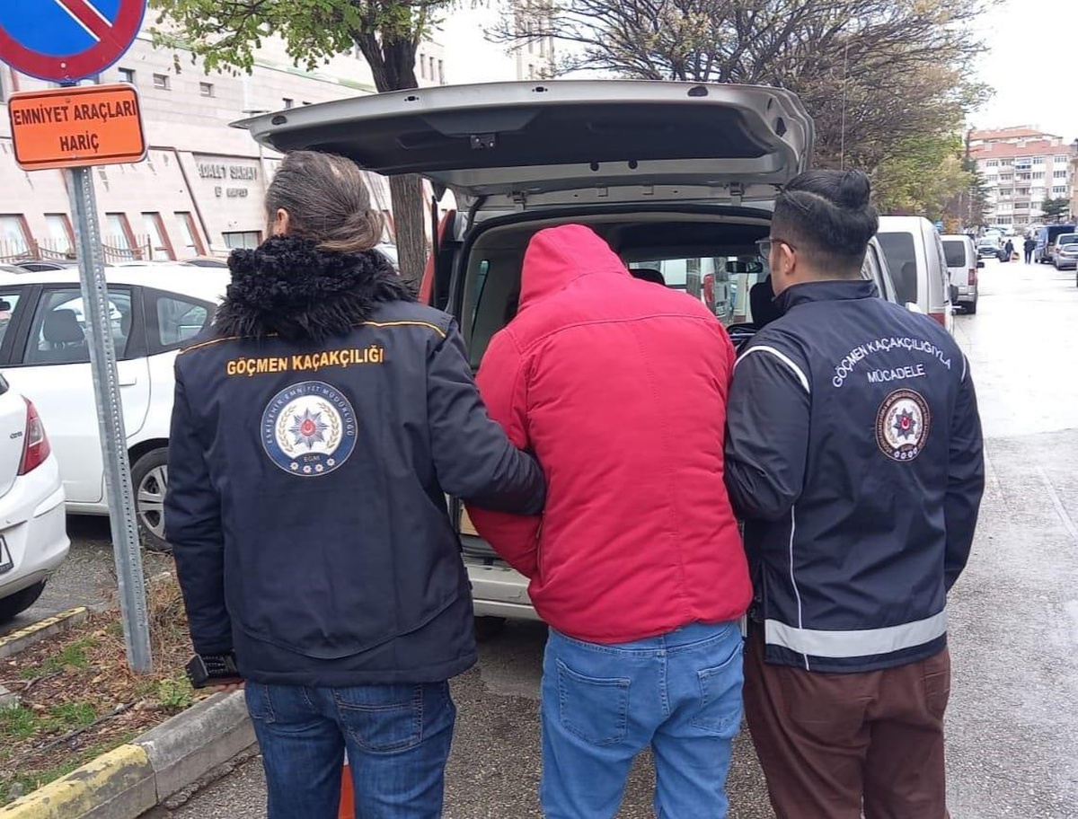 Eskişehir\'de 9 düzensiz göçmen yakalandı