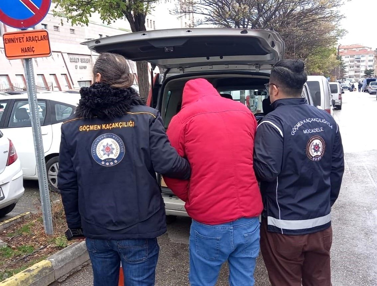 Eskişehir\'de 9 düzensiz göçmen yakalandı