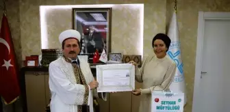 İngiliz kadın Adana'da Müslüman oldu