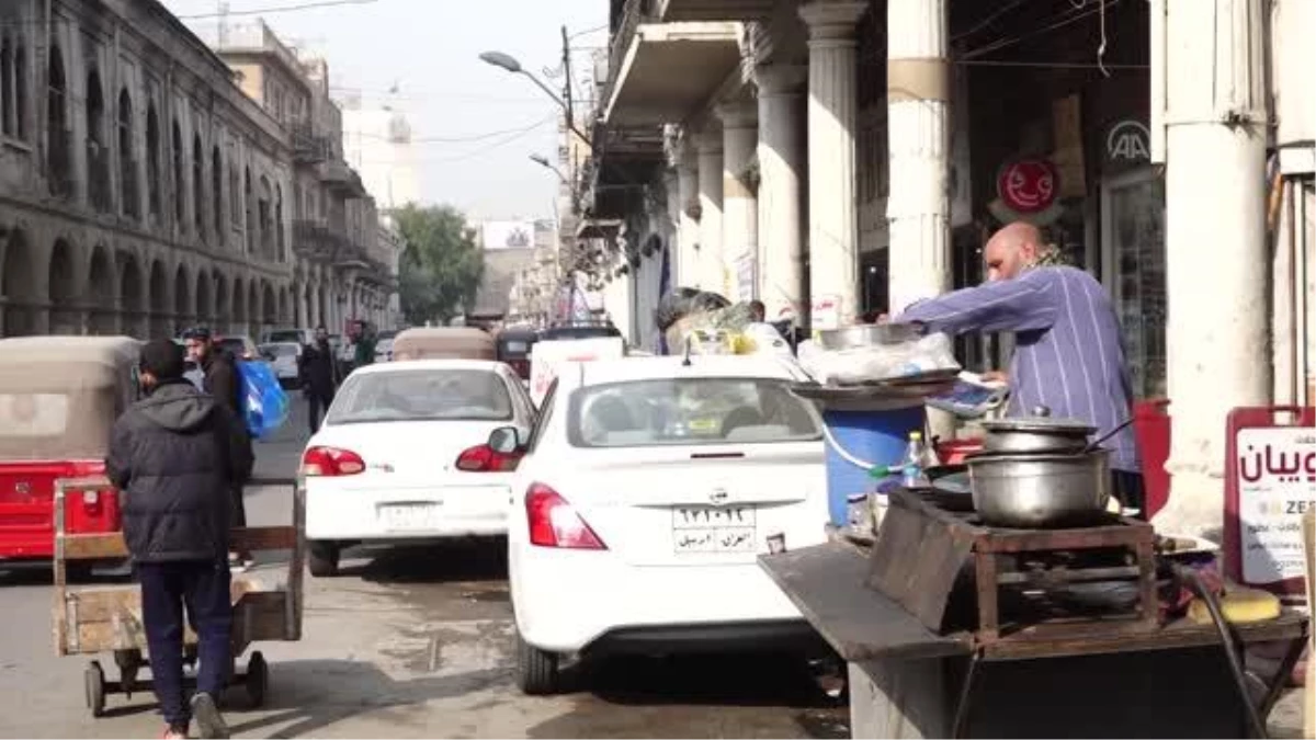 Iraklı seyyar satıcı sıra dışı hesap yeteneğiyle müşterilerinin "doğum günlerini" buluyor