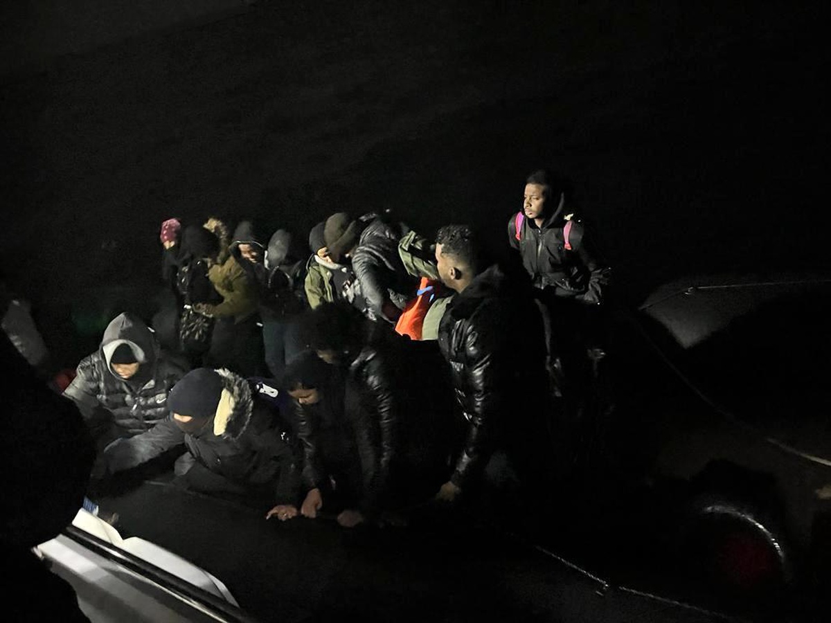 İzmir\'de 42 göçmen yakalandı, 38 göçmen kurtarıldı