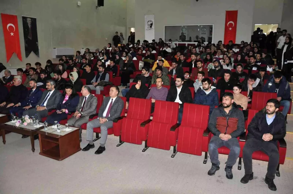 Kars\'ta "Türkiye Yüzyılı" konferansı düzenlendi