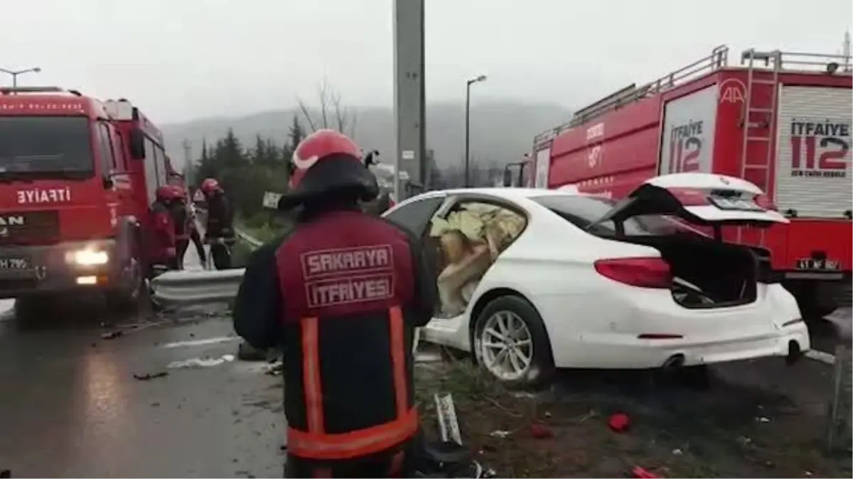 Sakarya'da kaza sonrası yangın çıkan otomobildeki 1 kişi öldü, 1 kişi yaralandı