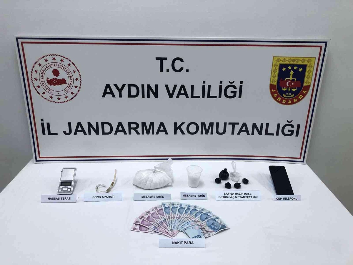 Kuşadası\'nda uyuşturucu satıcılarına operasyon