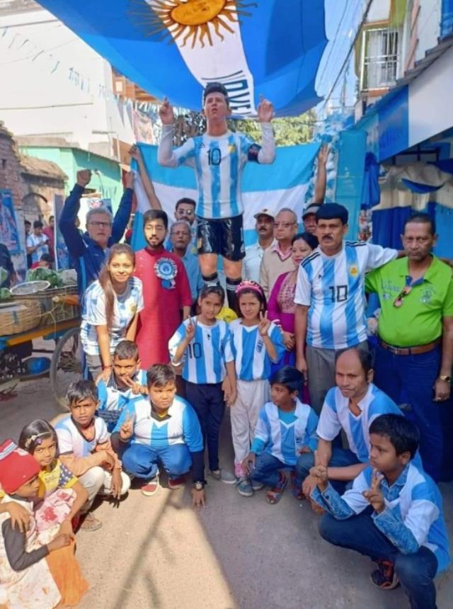 Messi görse 'Bu kim?' der! Arjantinli yıldızın, Hindistan'daki heykeli dalga konusu oldu Messi görse 'Bu kim?' der! Arjantinli yıldızın, Hindistan'daki heykeli dalga konusu oldu