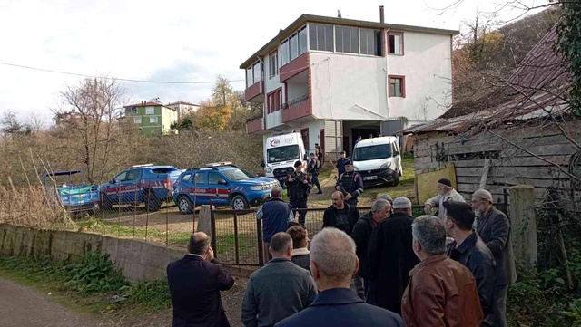 Ordu'da 90 yaşındaki baba oğlunu ve gelinini vurdu: 1 ölü, 1 yaralı Ordu'da 90 yaşındaki baba oğlunu ve gelinini vurdu: 1 ölü, 1 yaralı