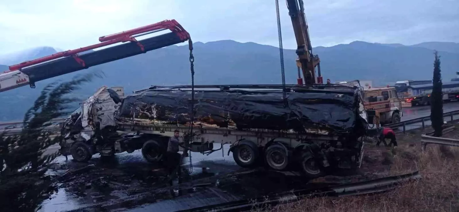 Petrol yüklü tanker ile cip çarpıştı: 3 yaralı