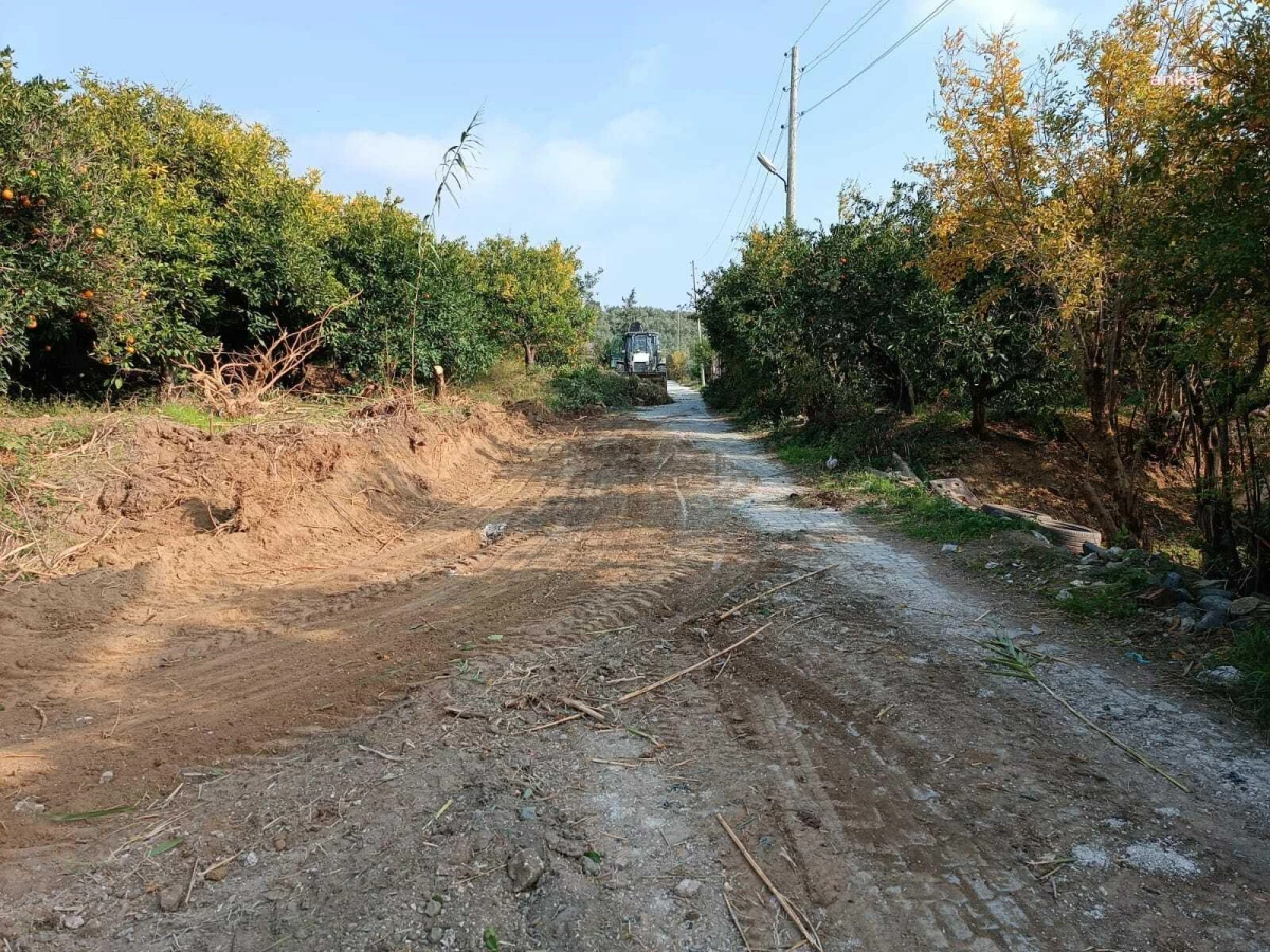 Samandağ Belediyesi\'nin Yol Çalışmaları Sürüyor