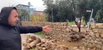 Şiddetli yağan yağmur suyunu tahliye etmek için bahçe duvarını yıktı