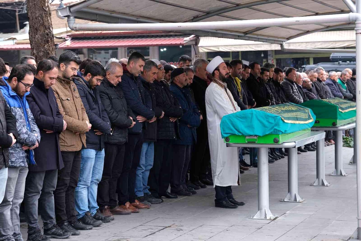 Tribünde kalp krizi geçirerek hayatını kaybeden taraftar son yolculuğuna uğurlandı