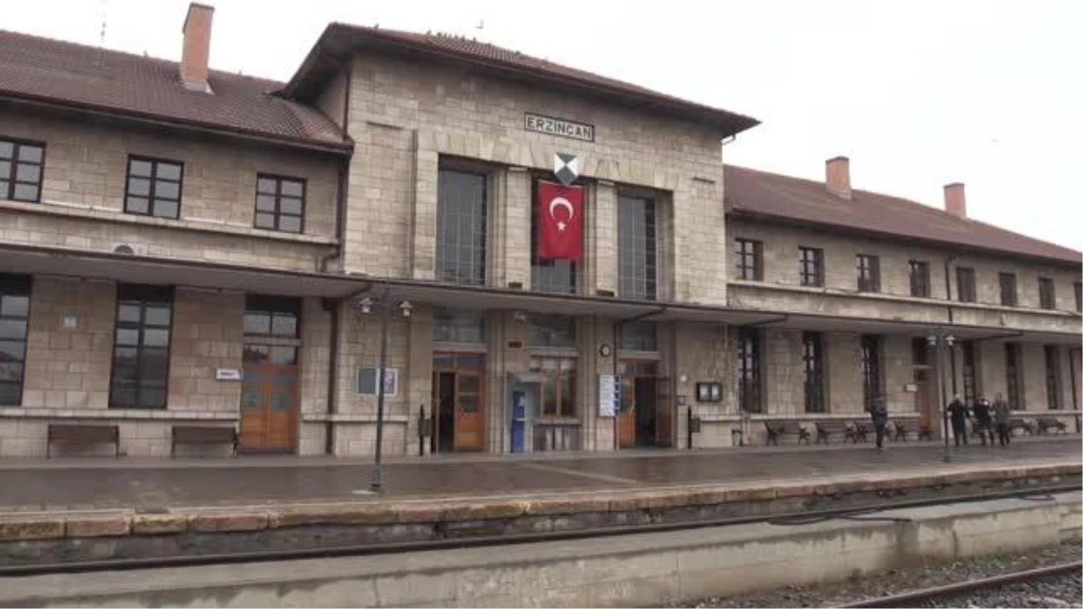 "Turistik Doğu Ekspresi" treni Erzincan\'da