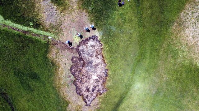 Van'da için için yanan turba toprağı, bilim insanlarını harekete geçirdi Van'da için için yanan turba toprağı, bilim insanlarını harekete geçirdi