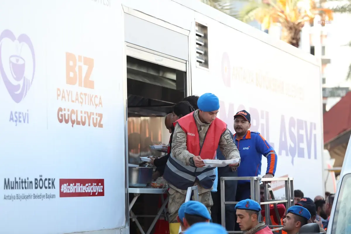 Antalya Büyükşehir, Sel Felaketinin İzlerini Silmek İçin Çalışmalara Devam Ediyor