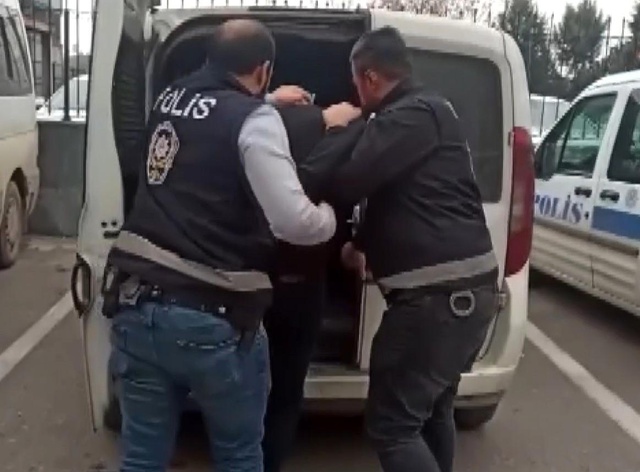 Asansörde 15 yaşındaki kız çocuğunu taciz eden şahıs tutuklandı Asansörde 15 yaşındaki kız çocuğunu taciz eden şahıs tutuklandı