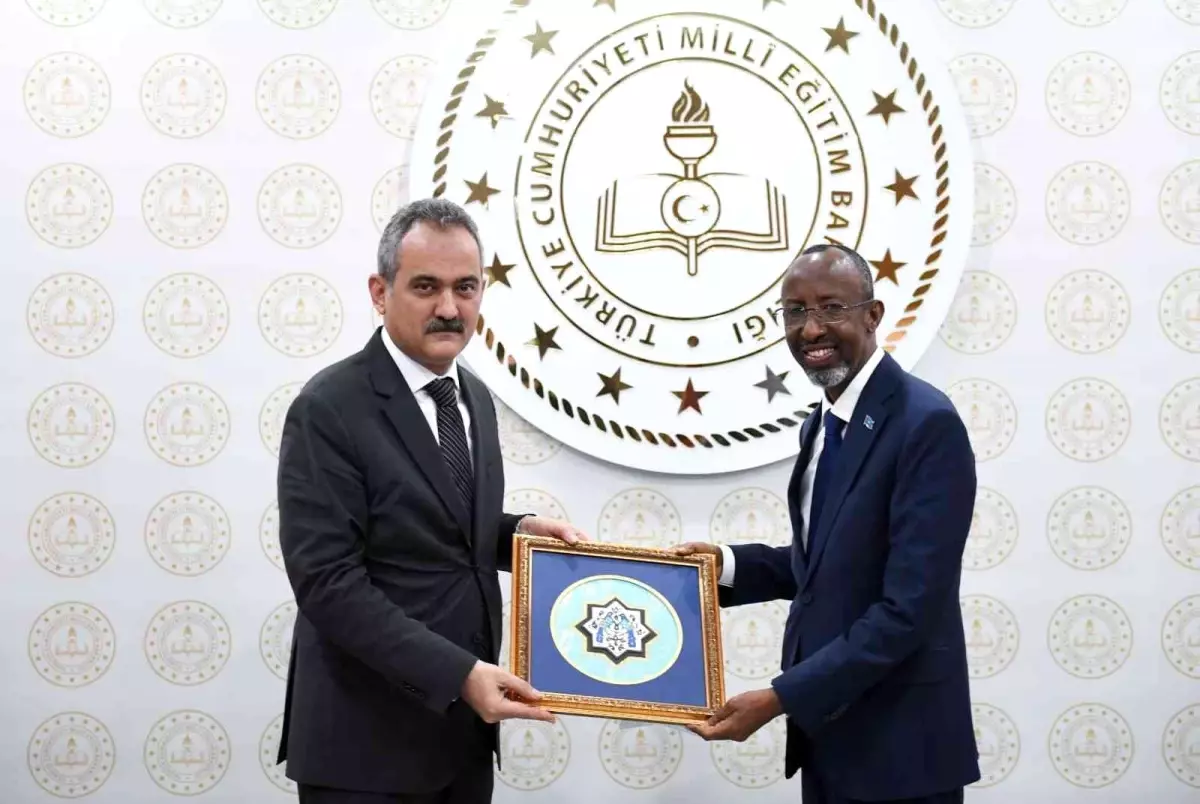 Bakan Özer, Somalili mevkidaşı Mohamed ile görüştü