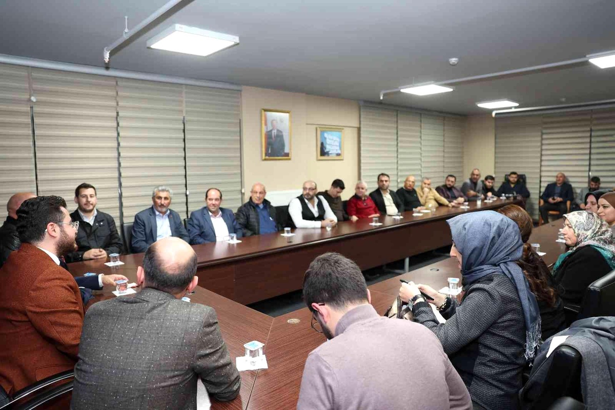 Başkan Büyükkılıç, AK Parti İlçe Yönetim Kurulu Toplantısı\'na katıldı