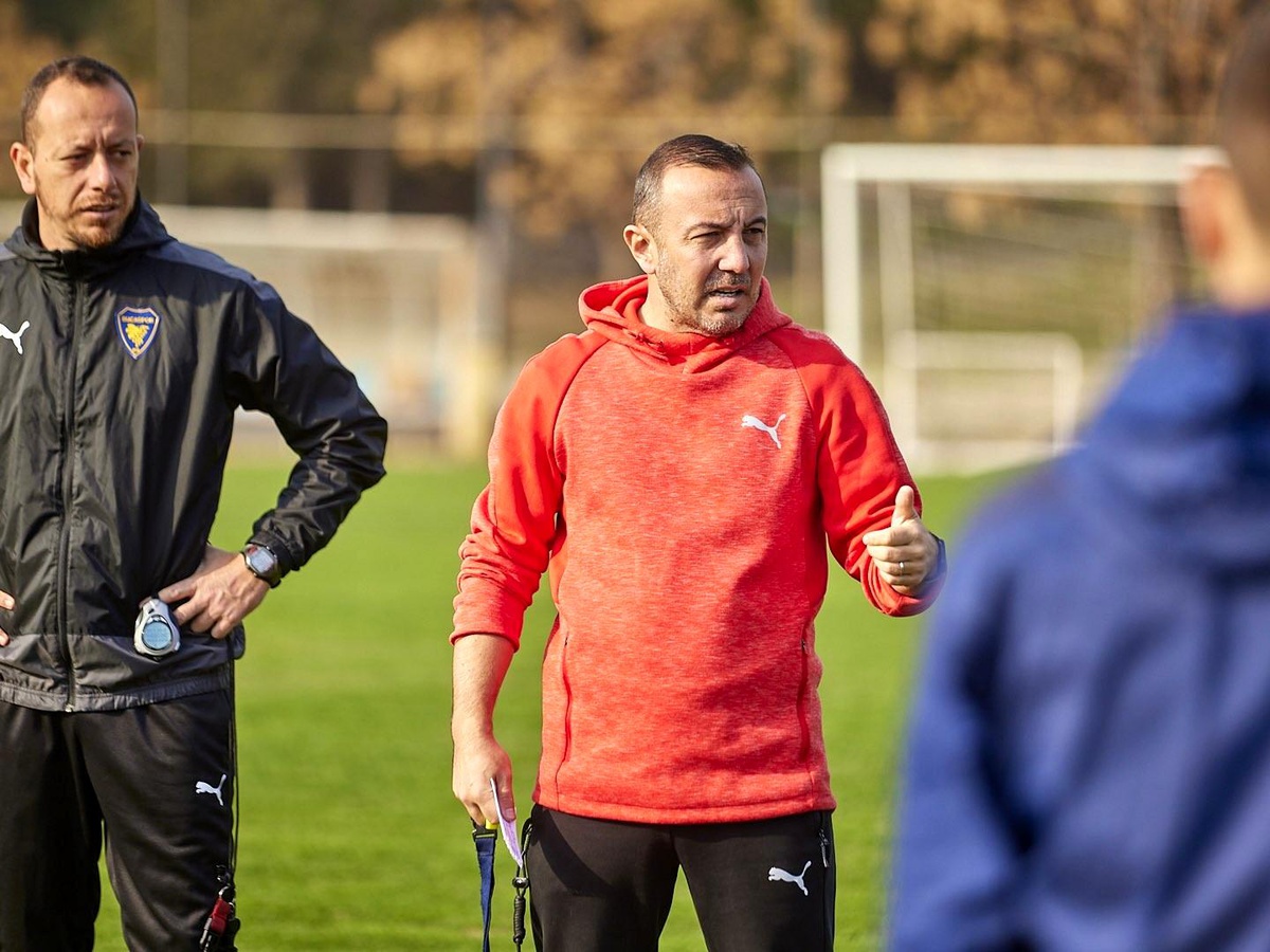 Cüneyt Dumlupınar: "Play-off\'tan değil, şampiyon olarak üst lige çıkmak istiyoruz "