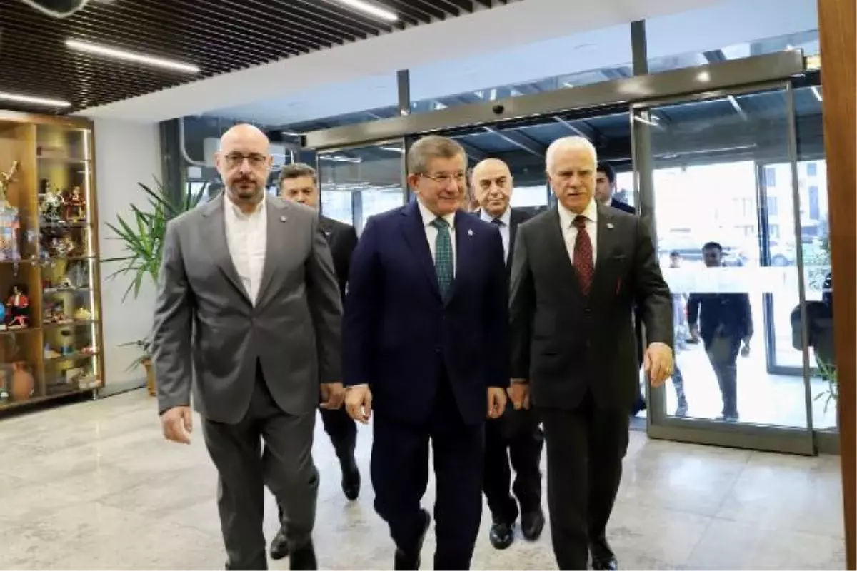 İYİ Parti Genel Başkanı Akşener, Gelecek Partisi Genel Başkanı Davutoğlu ile görüştü