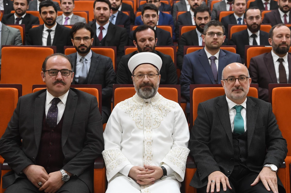 Diyanet İşleri Başkanı Erbaş, "Rehber Öğreticiler Kursu"nda ders verdi
