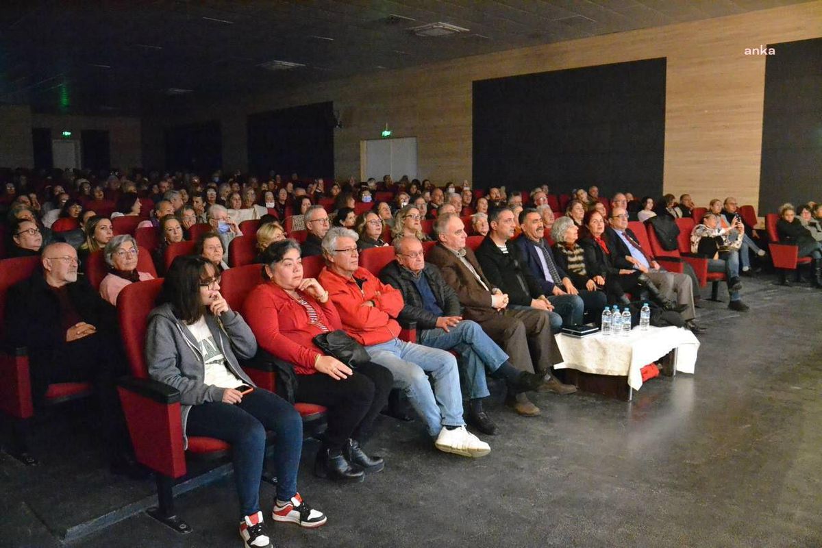 Edremit'te Erol Batıbeki Müzik Topluluğu Konser Verdi
