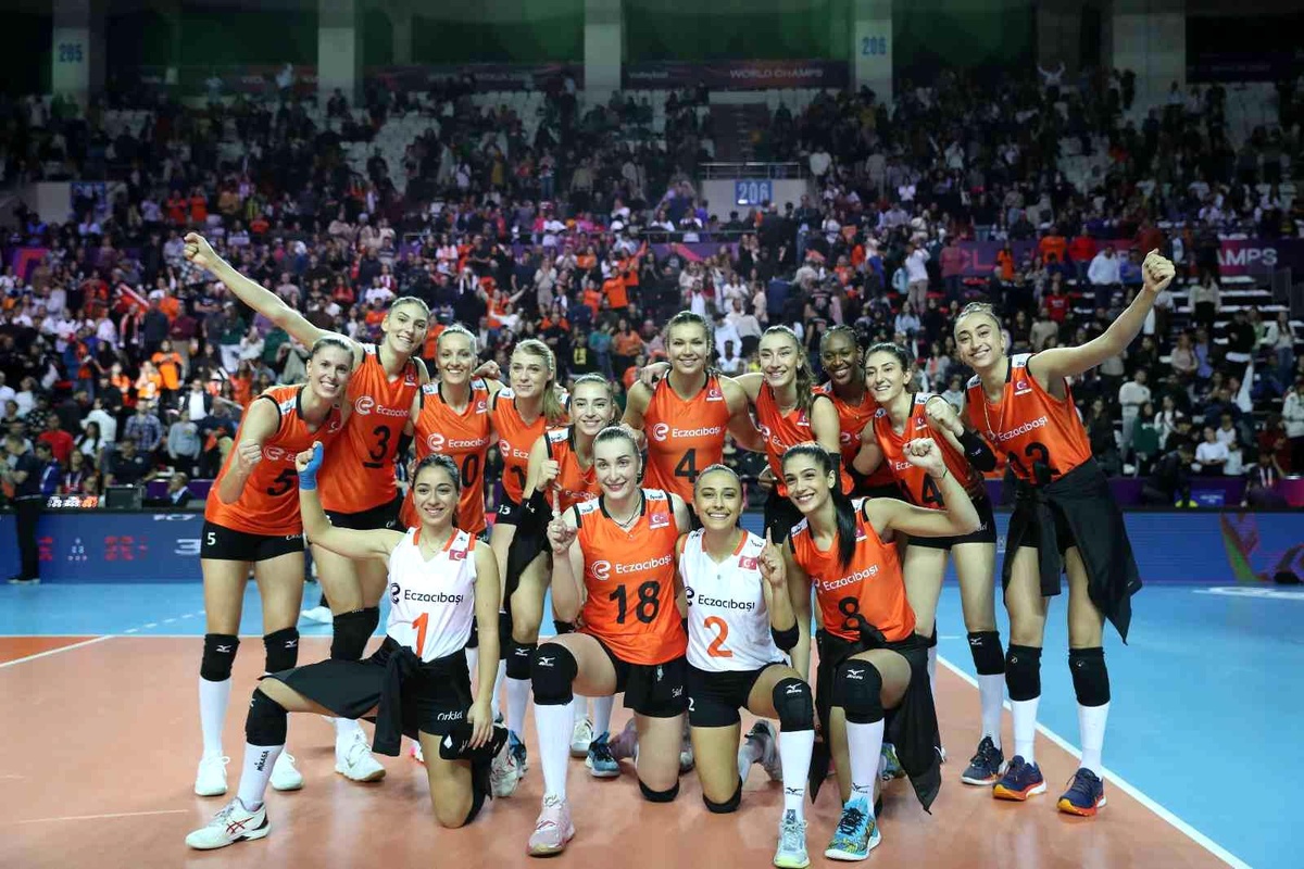 FIVB Kulüpler Dünya Şampiyonası: Eczacıbaşı Dynavit: 3 Dentil Prai Clube: 0