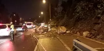 İzmir'de yamaçtan kopan kaya parçaları yola ve bir otomobilin üstüne düştü