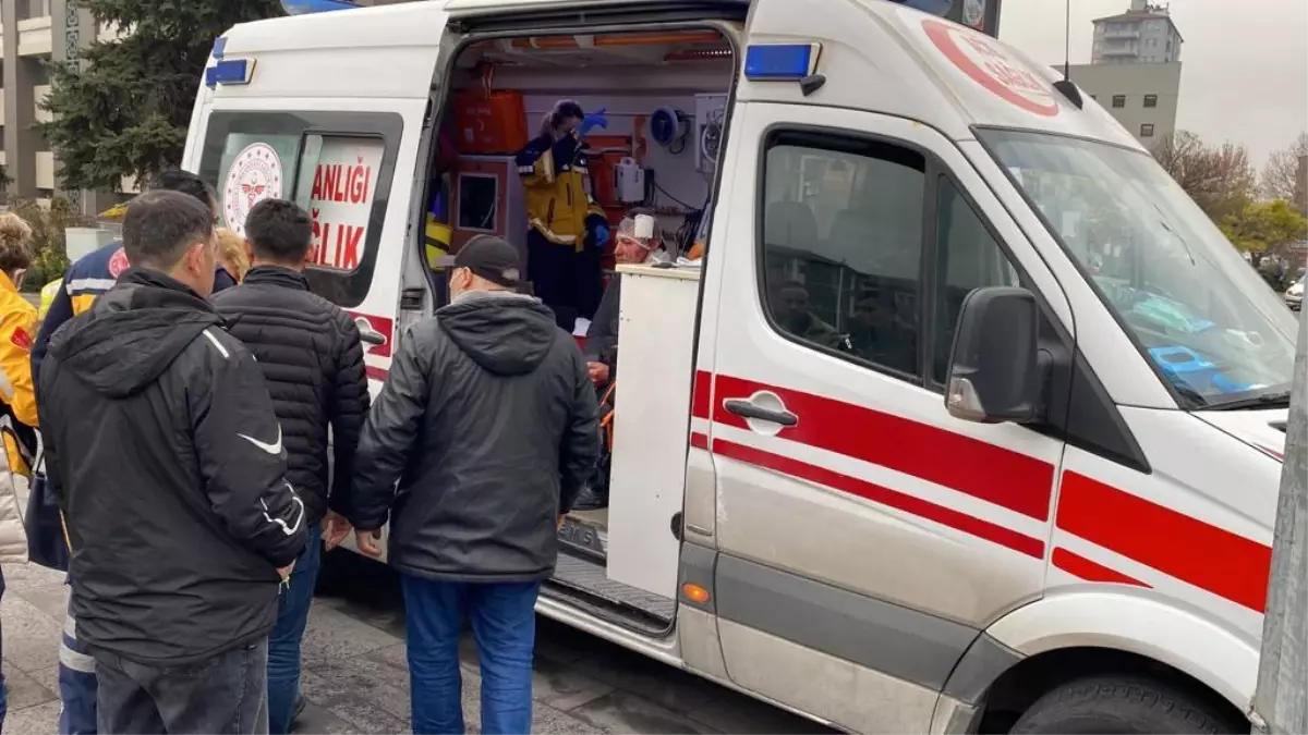 Kırmızı ışıkta geçti, zincirleme kazaya sebep oldu: 5 yaralı