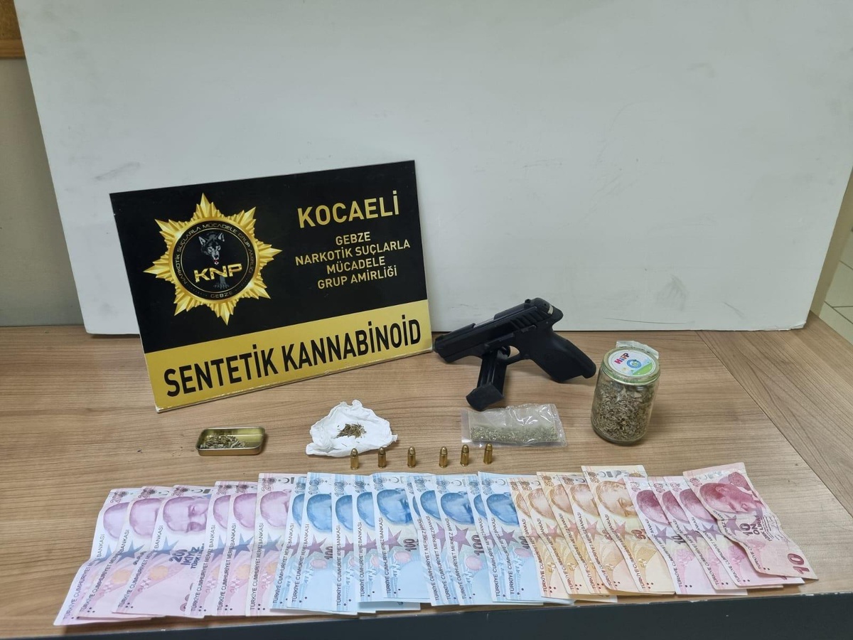 Kocaeli\'de uyuşturucu operasyonlarında yakalanan 3 zanlı tutuklandı