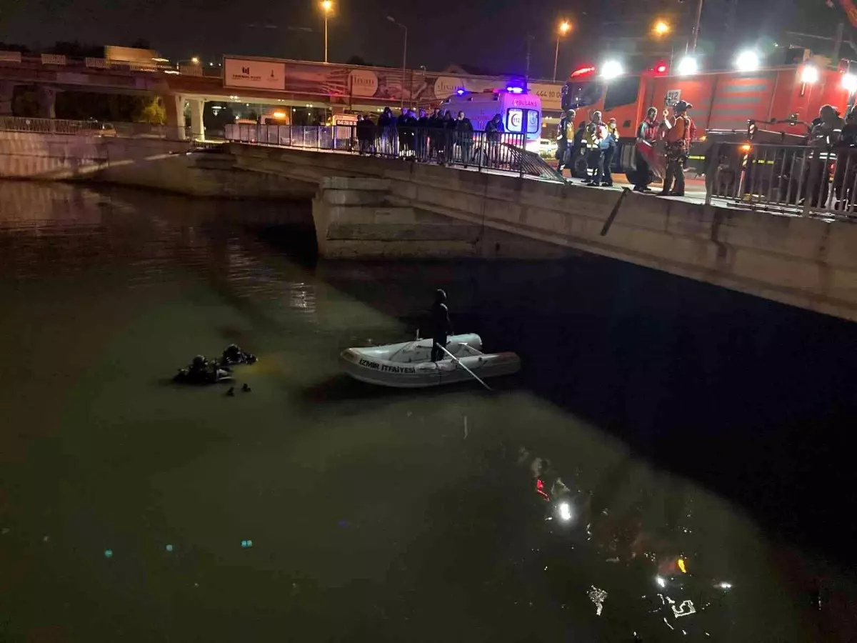İzmir\'de kontrolden çıkan otomobilin çaya uçtuğu feci kazada 1 kadın boğularak can verdi, 3 kişi yaralandı
