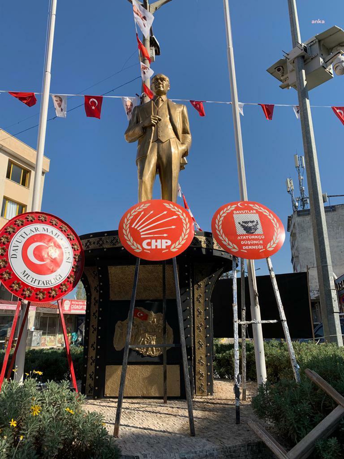 Kuşadası\'nın Tüm Atatürk Anıtları Yenilendi
