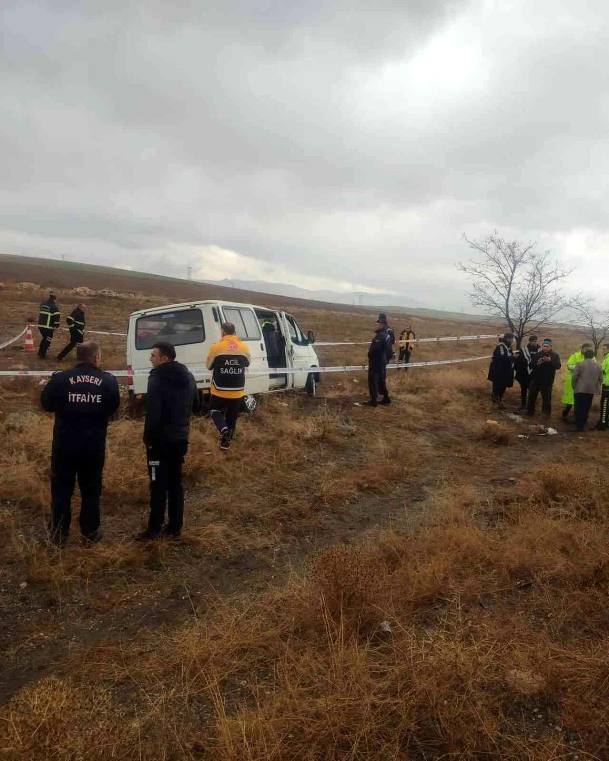 Niğde\'de devrilen minibüsteki 1 kişi öldü, 1 kişi yaralandı