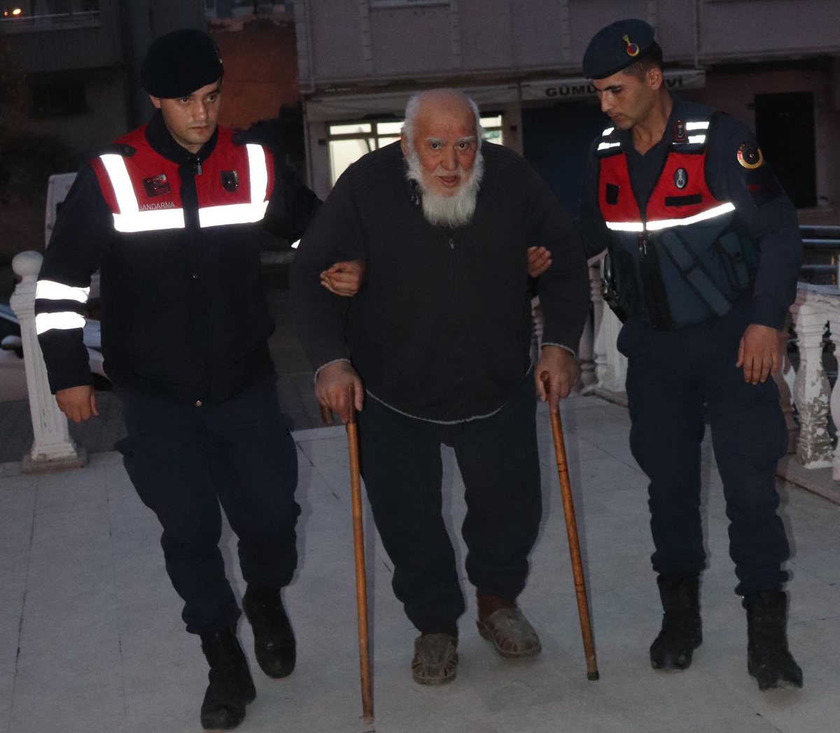 Ordu\'da tartıştığı oğlunu öldürüp gelinini yaralayan yaşlı adam tutuklandı