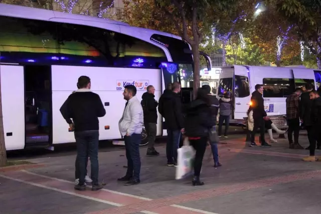 Türkiye'den otobüslerle sınıra akın başladı! Hepsinin tek bir amacı var