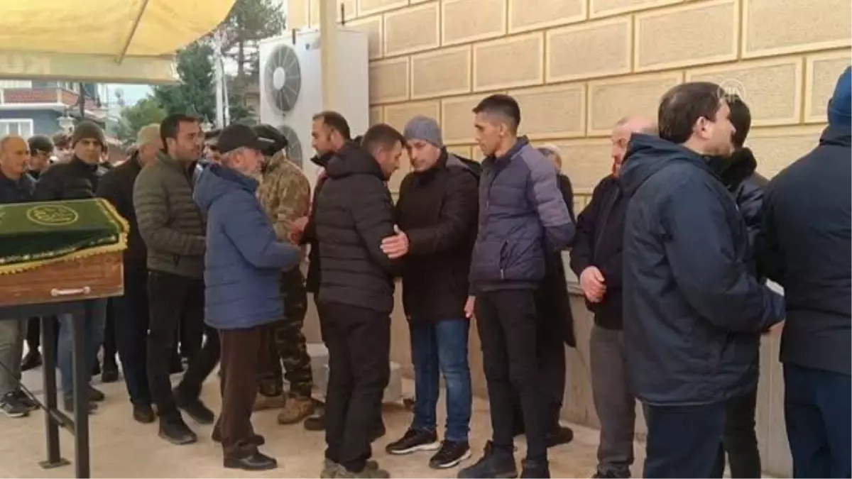 Sakarya\'da trafik kazasında ölen sürücü Kocaeli\'de defnedildi