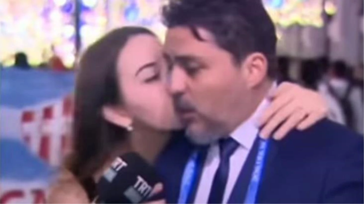 Rusya\'da kadın taraftarın öptüğü TRT yorumcusu Tarık Üstün\'ü Katar\'da erkek taraftarlar rahatsız etti