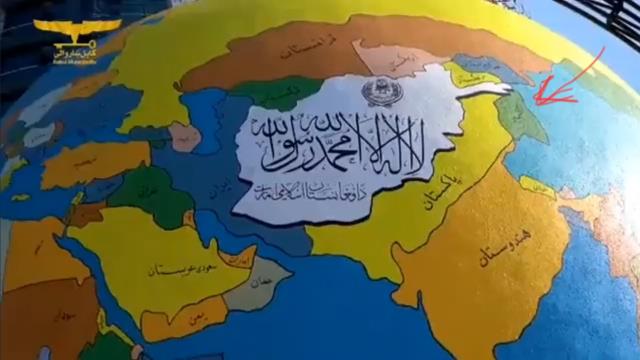 Taliban'ın Afganistan'ın başkentine koyduğu dünya küresi infial yarattı Taliban'ın Afganistan'ın başkentine koyduğu dünya küresi infial yarattı