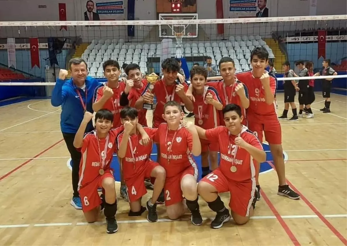 Voleybol\'da Manisa şampiyonları Turgutlu\'dan